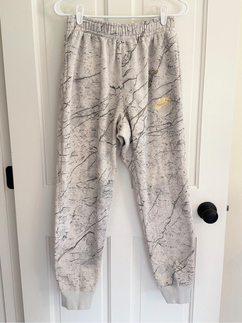 Nike‎ Sportswear Marble Print Fleece Joggers Gray Gold Logo Women’s Medium